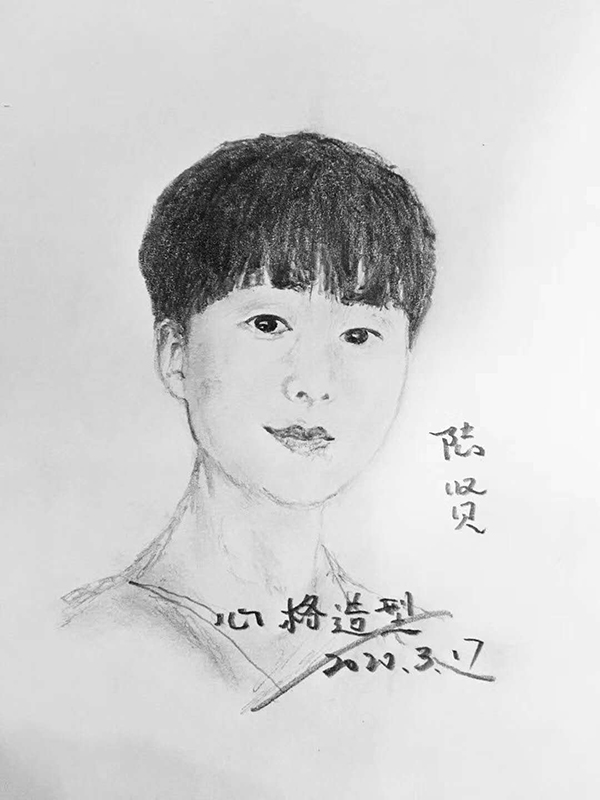 理发师小王给金山区亭林医院陆贤绘制的肖像抗疫英雄海报上的郑永华