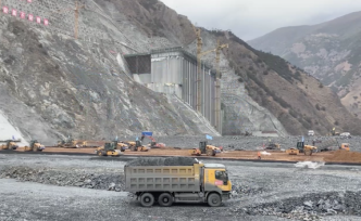 民警护航，藏区最大水电工程复工复产