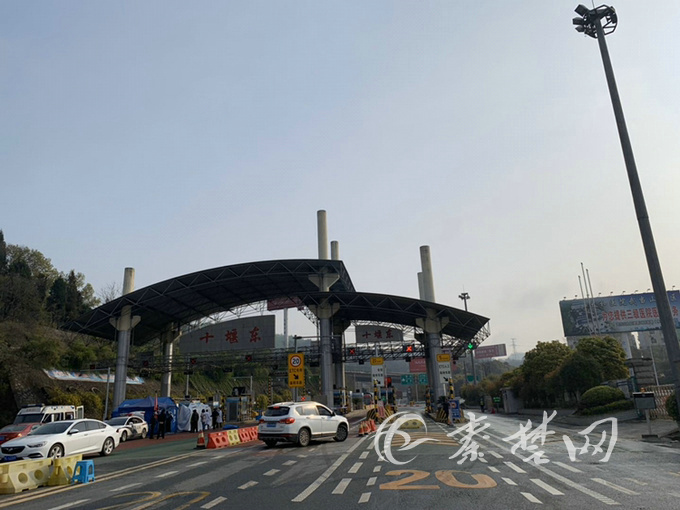 武汉人口撤离_武汉火车站疫情撤离图(3)