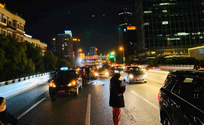 逆行撞7車傷2人,29歲司機或有精神病