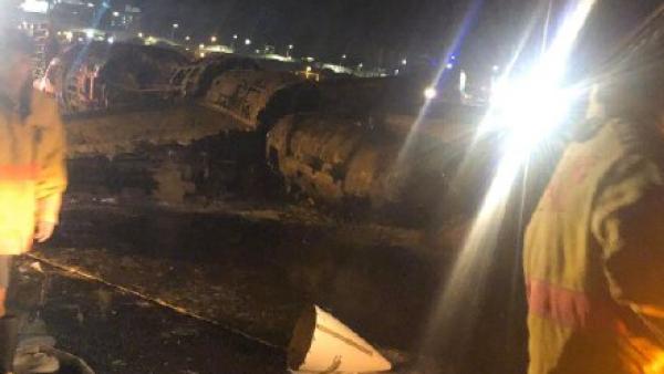 外媒：马尼拉机场一架飞机坠毁，8人遇难