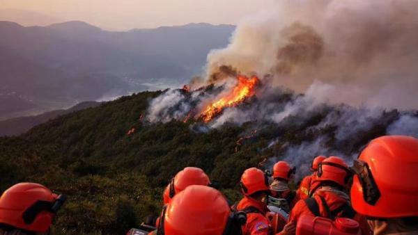 云南禄劝山火已连烧3天，超600人救援
