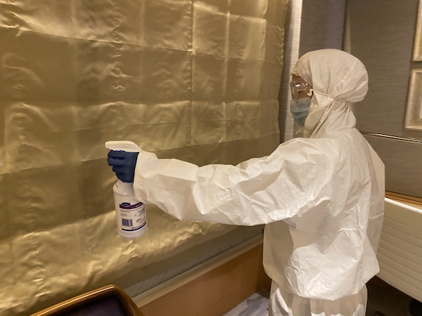 酒店复苏样本穿上防护服体验五星级酒店的清洁消毒工作