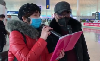 武漢教師機(jī)場朗誦，送別援鄂上海醫(yī)療隊