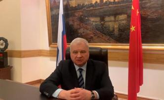 俄罗斯驻华大使拍视频悼逝者，祝福中国人民幸福安康百病不侵