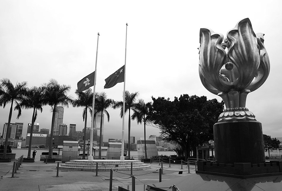4月4日，香港金紫荆广场下半旗志哀。-1