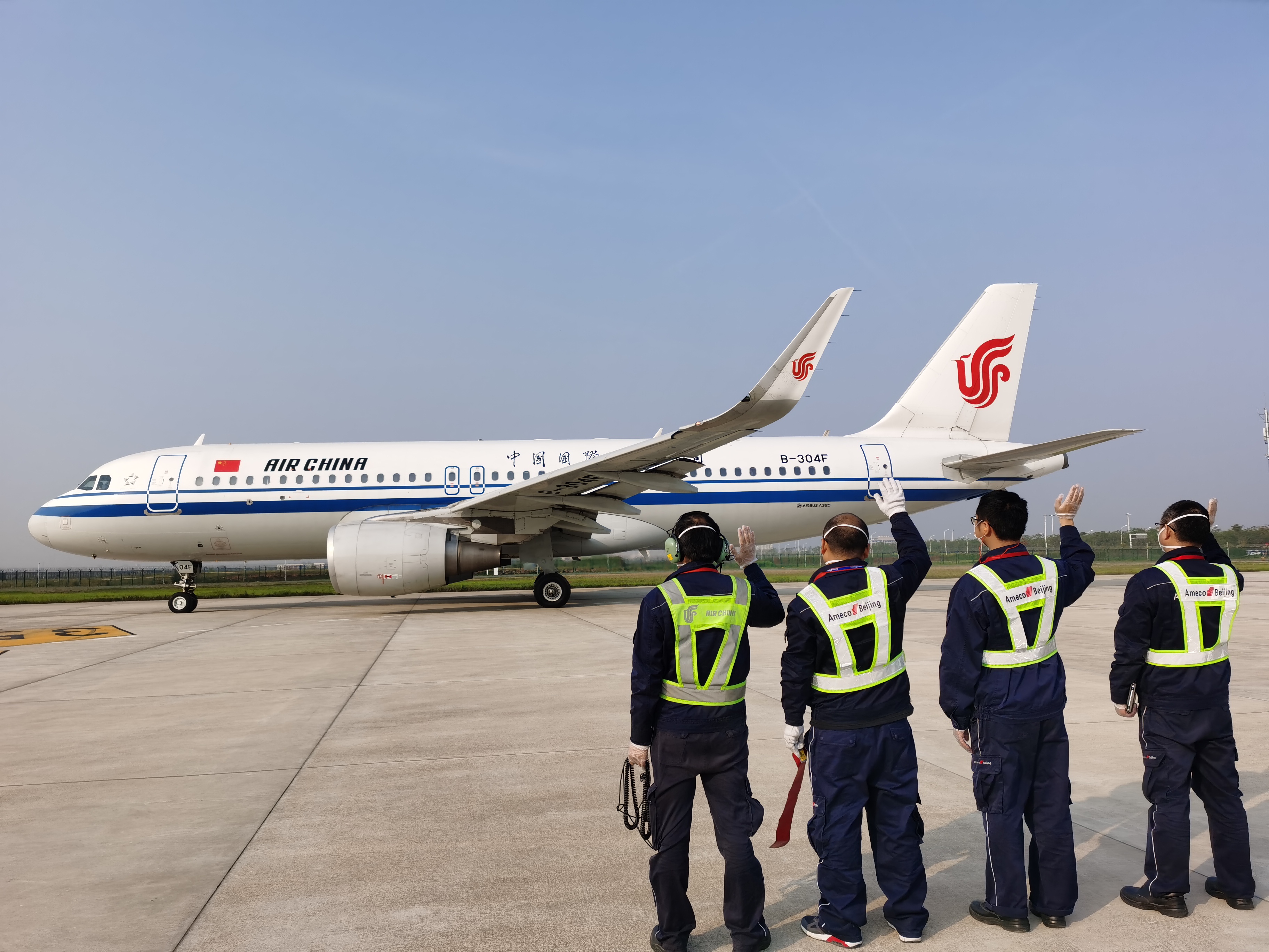 武汉复航当天多家航空公司执飞：预计进出港旅客1.1万余人