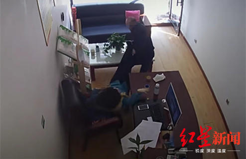 女子遭前夫家暴11年_法院回应女子遭家暴跳楼离婚案_妇联回应女子2年被老公家暴16次