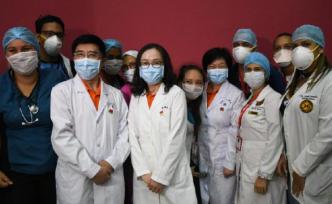 委内瑞拉总统马杜罗会见中国抗疫医疗专家组：很需要中国帮助