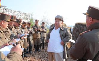 金正恩指导朝鲜人民军迫击炮兵部队炮击训练，赞赏弹无虚发