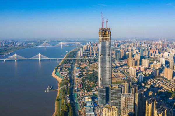 探访华中第一高楼武汉多行业逐步复工