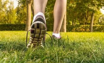 美CDC期刊：新冠病毒可通过鞋底传播，传播距离至少为4米