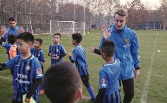 意大利足球教练在中国：让孩子先玩再踢