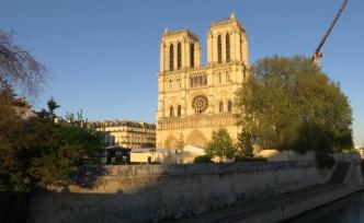 失火一周年，巴黎圣母院钟声再响