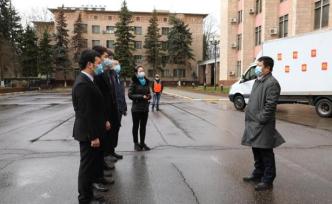 中国驻俄大使馆为留学生发放“健康包”