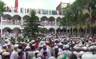 超大规模聚集！孟加拉国10万人参加葬礼