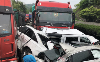 京昆高速陕西段7车相撞，造成4人死亡1人受伤