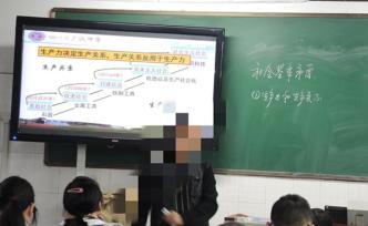 四川一中学班主任被举报性骚扰女生暂被停课，称回避不是承认