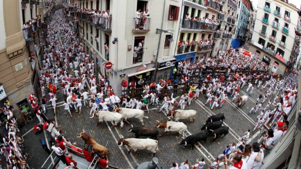 西班牙奔牛节取消，疫情打乱全球节奏