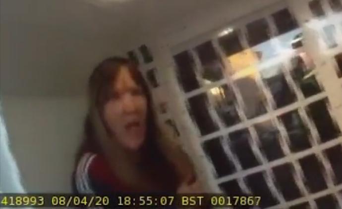 挑釁警方？英國(guó)女子朝警察咳嗽入獄7個(gè)月