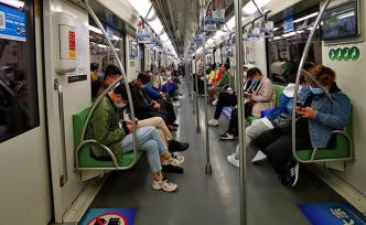 明日早高峰上海16座地铁站限流，这里还有乘坐舒适度预告