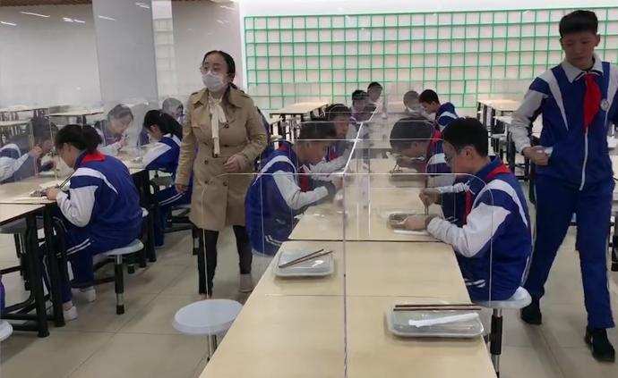 上海初高三學(xué)生復(fù)學(xué)，用餐實行一人一座