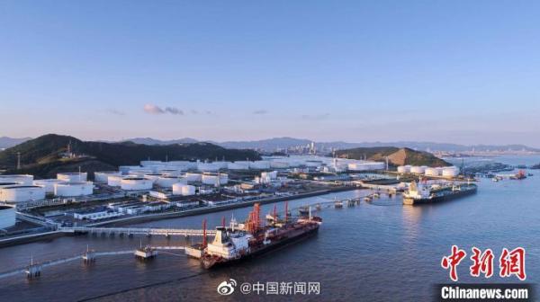 中新网：油价大跌原油进口量大增，应急部要求防范油罐泄漏或起火