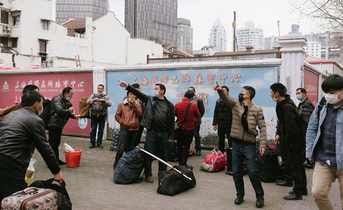 人口城城流动_东汇城超市人口图片(2)