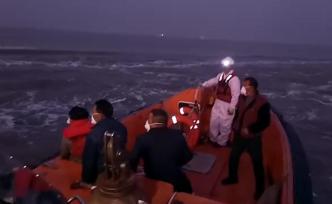 有惊无险！渔船凌晨搁浅4名船员被救
