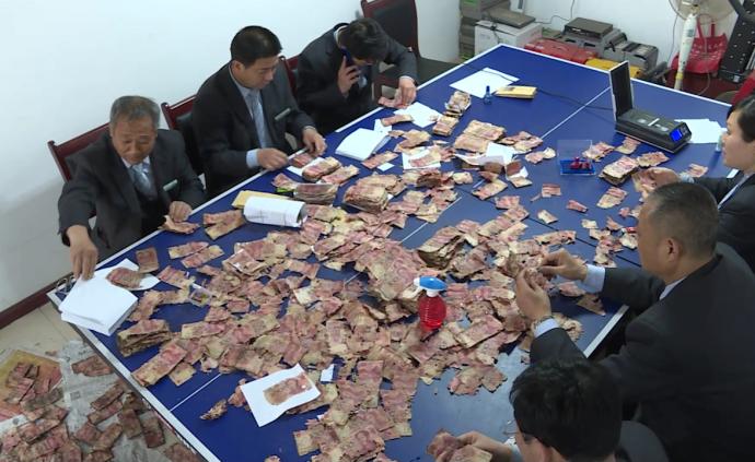 怕銀行不安全,老人將兩百萬埋地下全發霉
