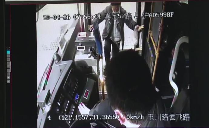 思念老家廟會(huì),八旬老人攜干糧獨(dú)自回家