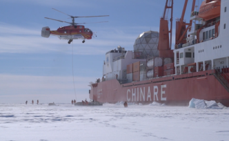 极地运输的“灵魂”：12人的直升机组