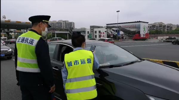 高速公路首日恢复收费，ETC通行速度快