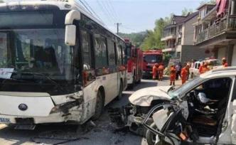 杭州两车驾驶员斗气高速并行，与对向公交车相撞三人受伤