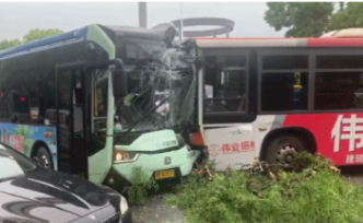 辱骂并拉拽司机致两公交车相撞，宁波一乘客被刑拘