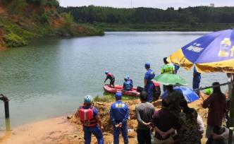 江西三名小学生废矿坑溺亡，家属称无警示、防护