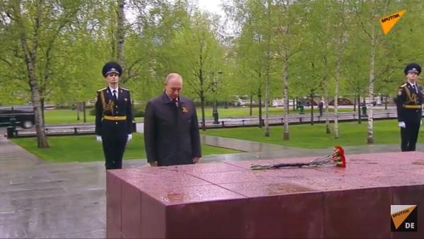 俄罗斯卫国战胜利75年，普京献花致敬烈士