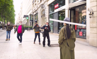 法国解封日，中国女孩戴1米帽上街引围观