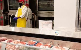 外媒：美国肉类加工厂成病毒温床，近半疫情热点区域与其相关