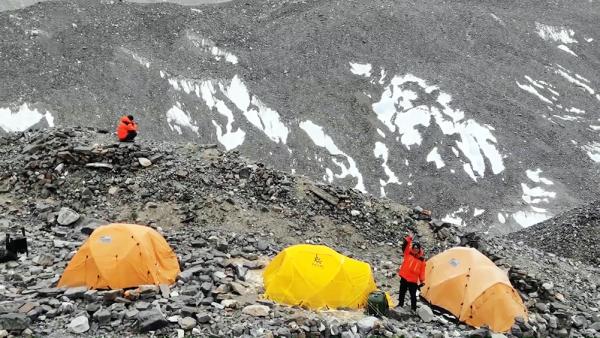 测量队员带你走进珠峰5800米营地