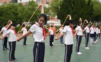 开学记｜上海第三批60万学生返校复学：体育课不戴口罩