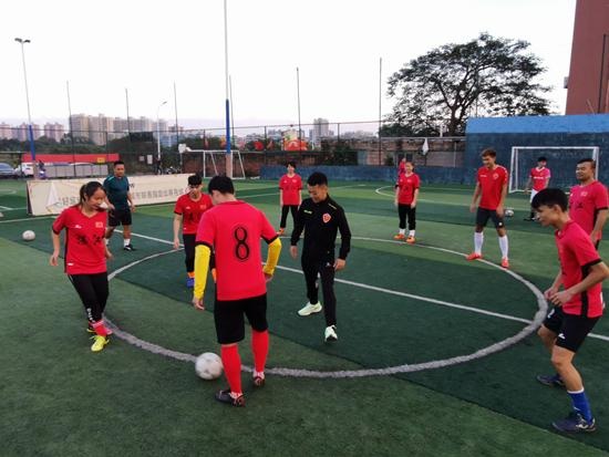 早日恢复训练是球员们的共同心愿。中国青年报 图