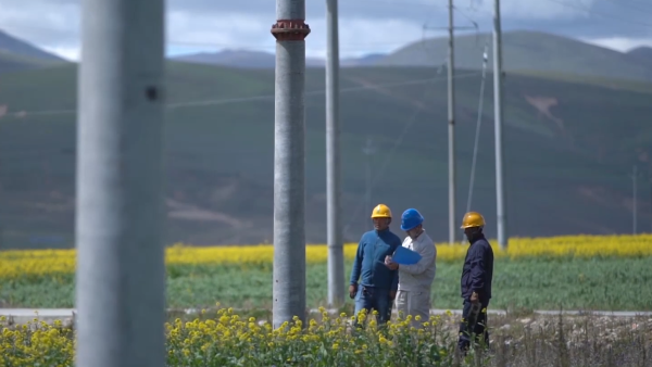 守望3723米：他在西藏检修电网