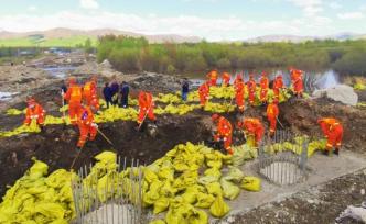 内蒙古兴安盟一堤坝决口，当地森林消防员出动成功抢险