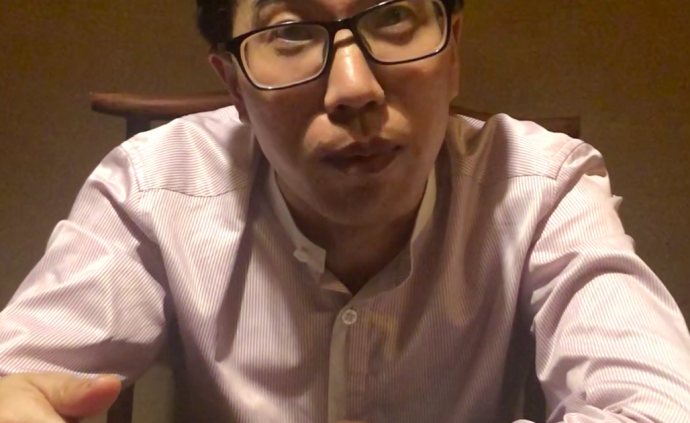 坐引擎蓋維權女車主遭索賠,校方稱簽約后她不來上班
