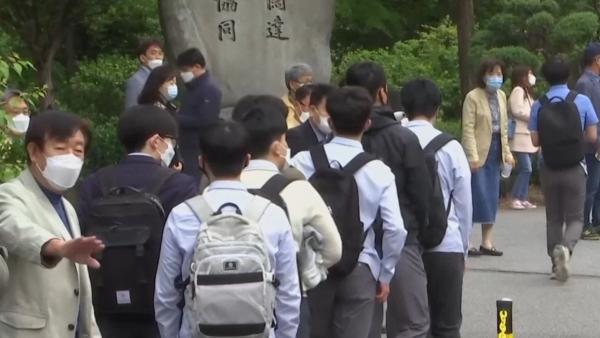 韩国高三复课首日，2名学生确诊 