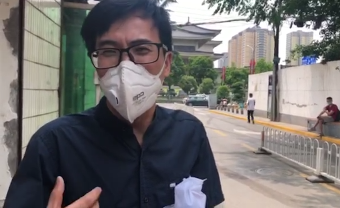 訴坐引擎蓋女車主為蹭熱點?原告方稱“核心是希望她來上班”