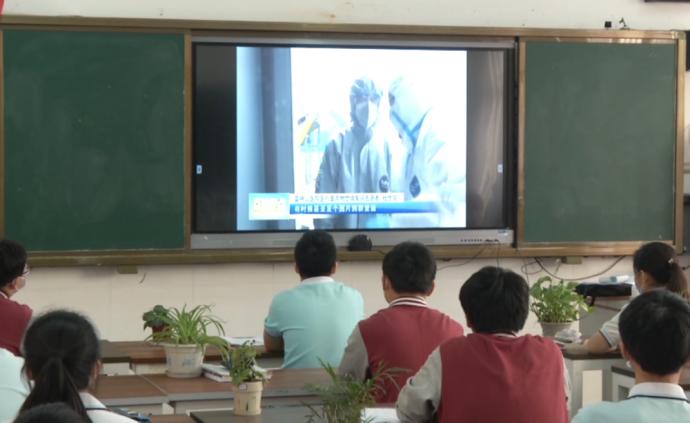 武汉初三复学，学生到校先学防疫知识