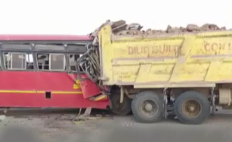 印度载劳工巴士与卡车相撞，4死亡15伤