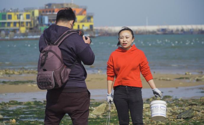 80后夫妻直播賣海鮮，意外收獲90萬粉絲